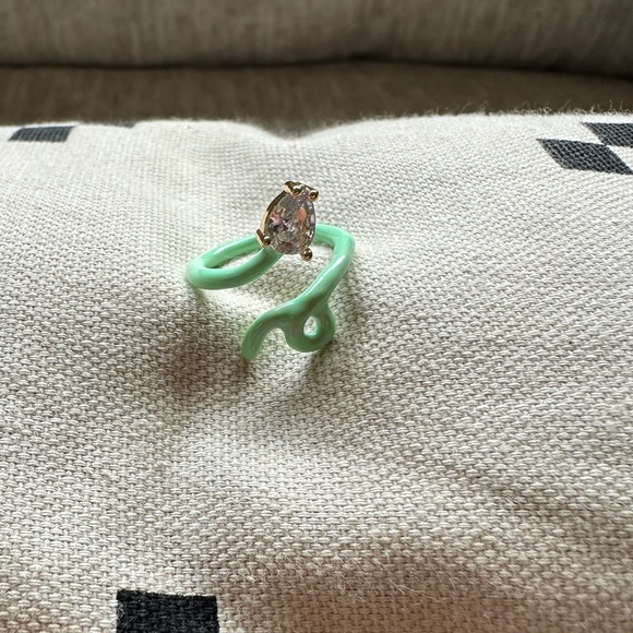 💚 Light Green Baby Tendril Vine Enamel Ring ✨ - Picture 2 of 13